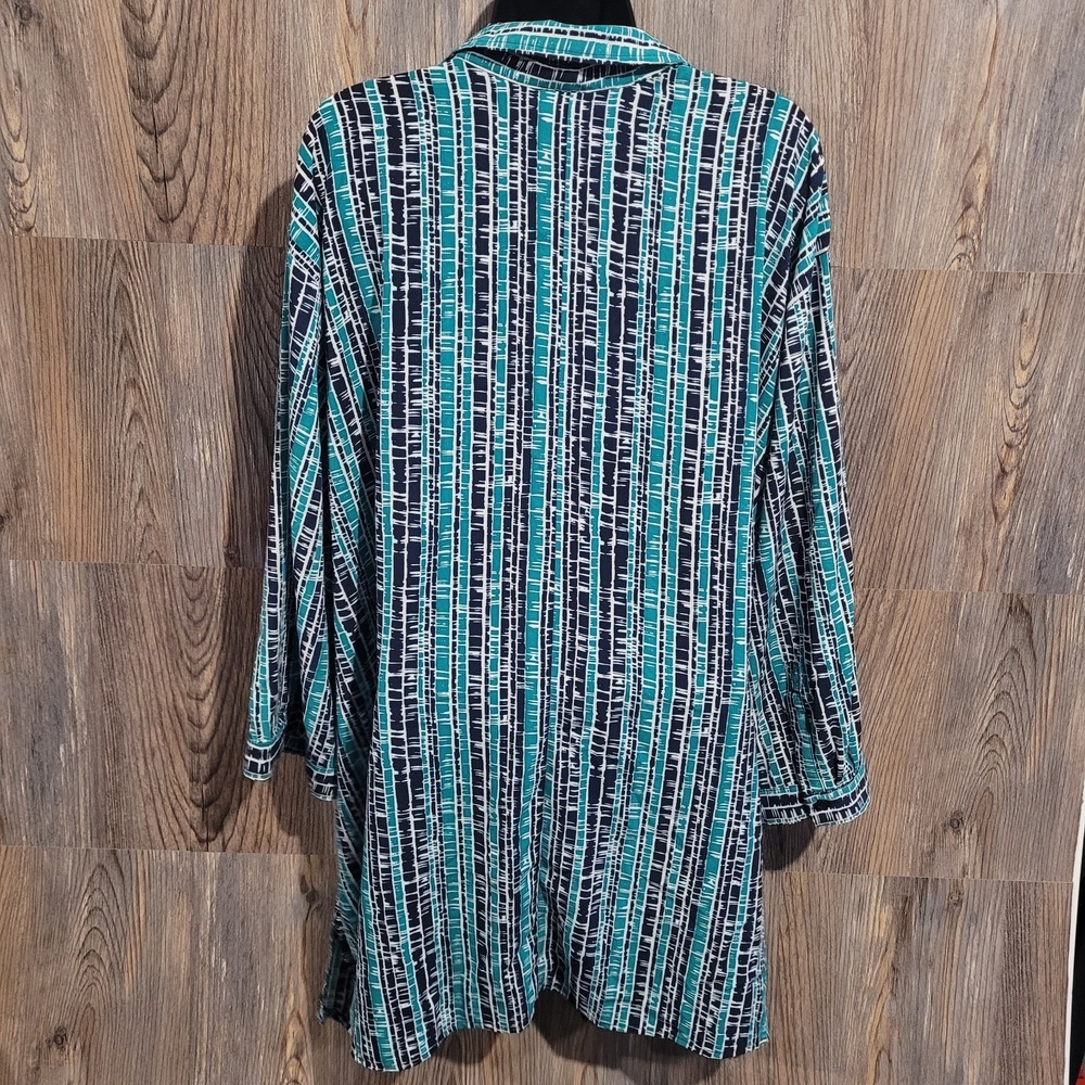 Catherines Button Front Geometric Blouse Top Plus Size 4X Green/Dark Blue - Picture 8 of 10